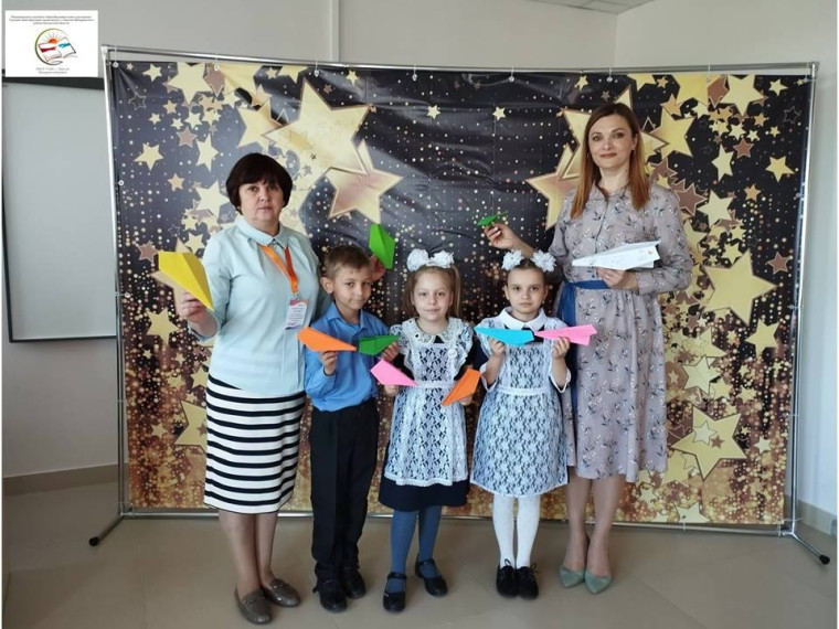 Традиция "Самолетик будущего".